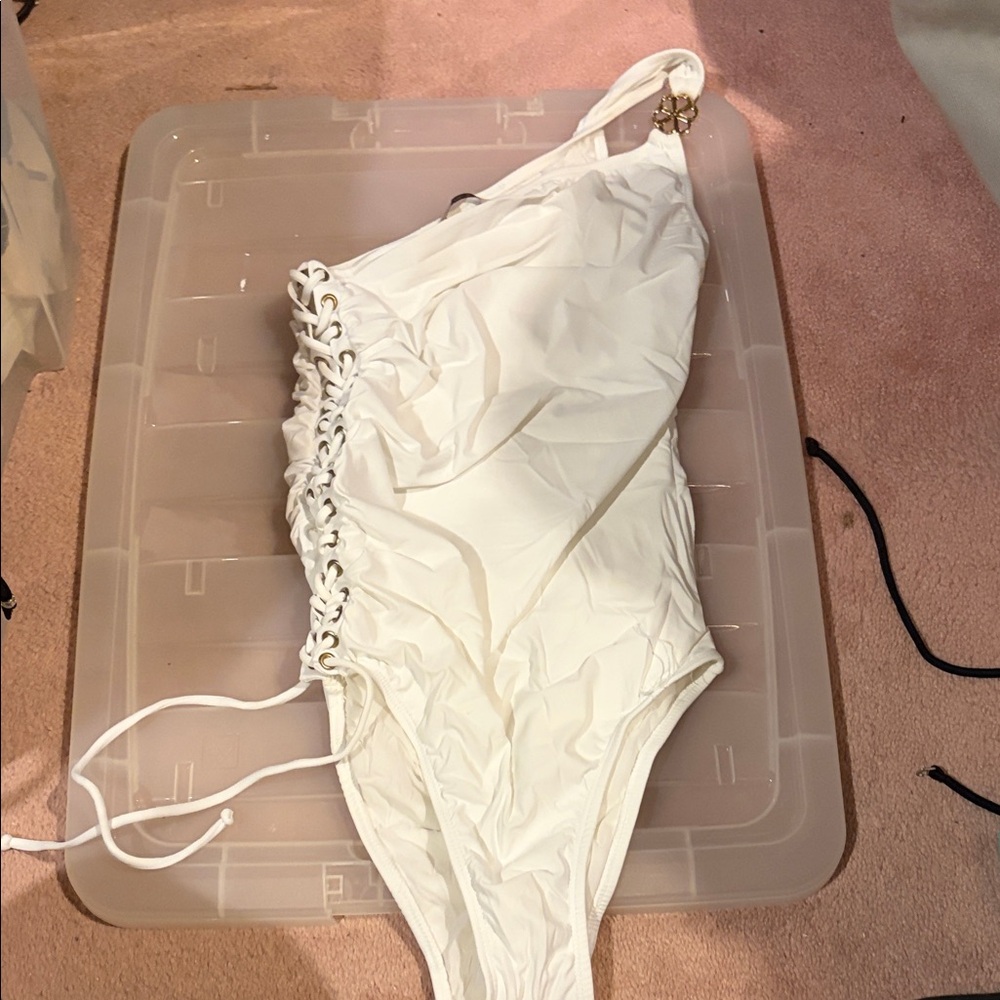 Elegant White One Shoulder Swimsuit